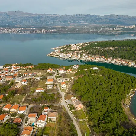 Vila Ivan Zadarvillas *