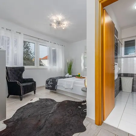 Ivan Zadarvillas * Novigrad (Dalmatia)