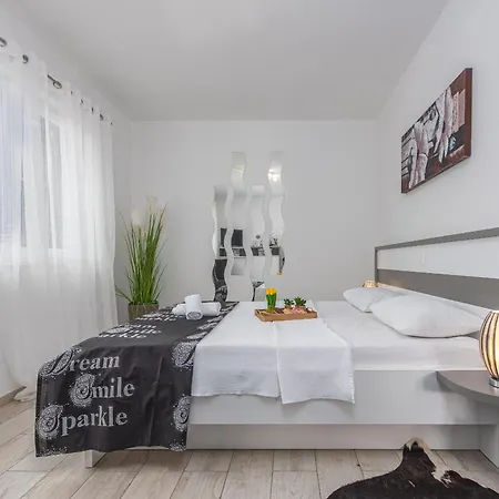 Ivan Zadarvillas Villa *