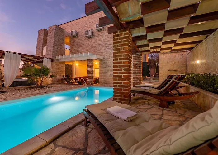 Ivan Zadarvillas Vila *