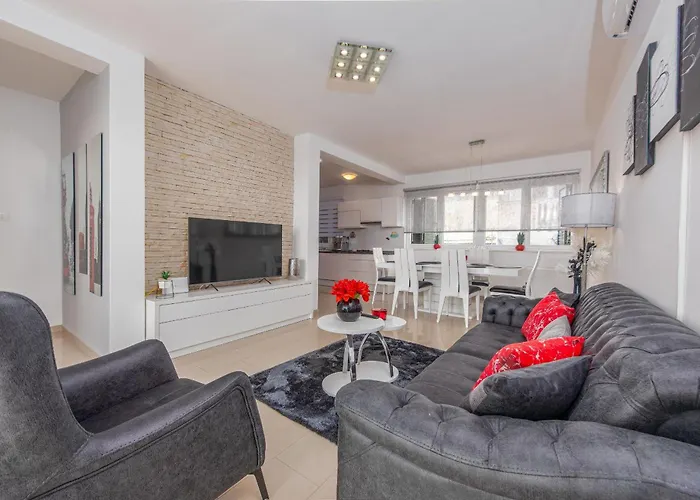 Vila Ivan Zadarvillas *