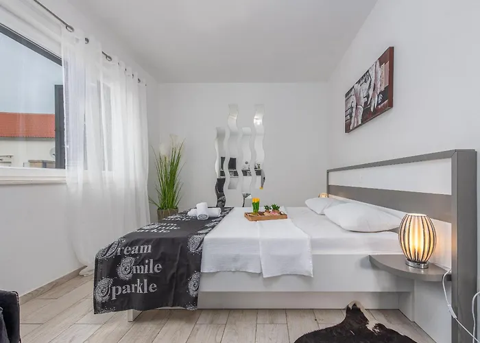 Ivan Zadarvillas Vila *