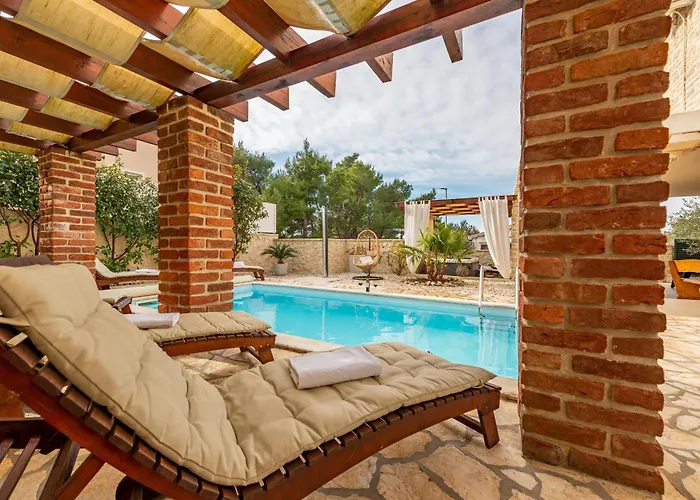 Vila Ivan Zadarvillas *